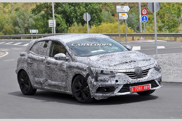 uhvacen-renault-megane-2016