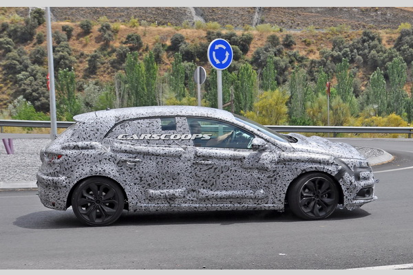 uhvacen-renault-megane-2016