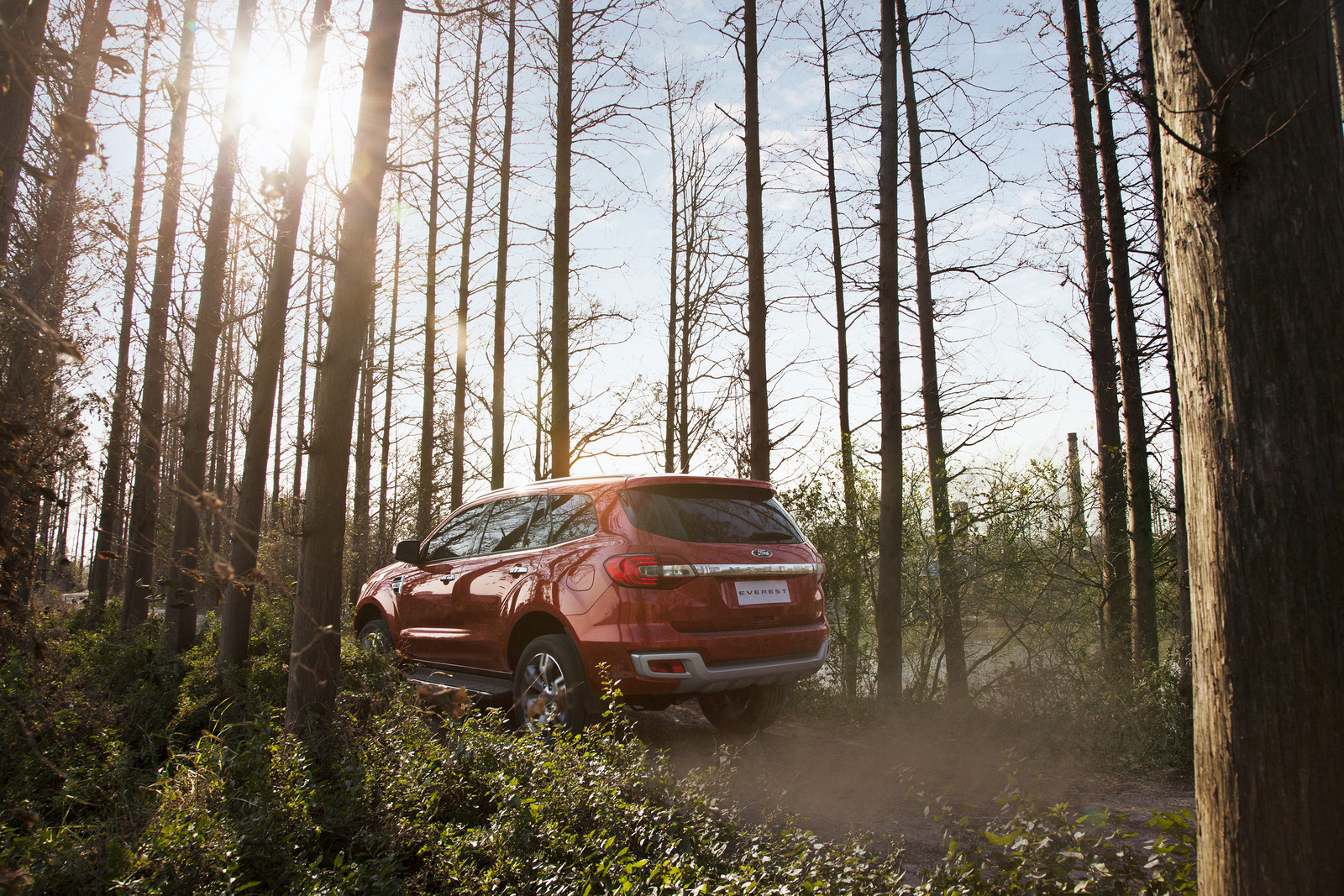 lansiran-ford-everest