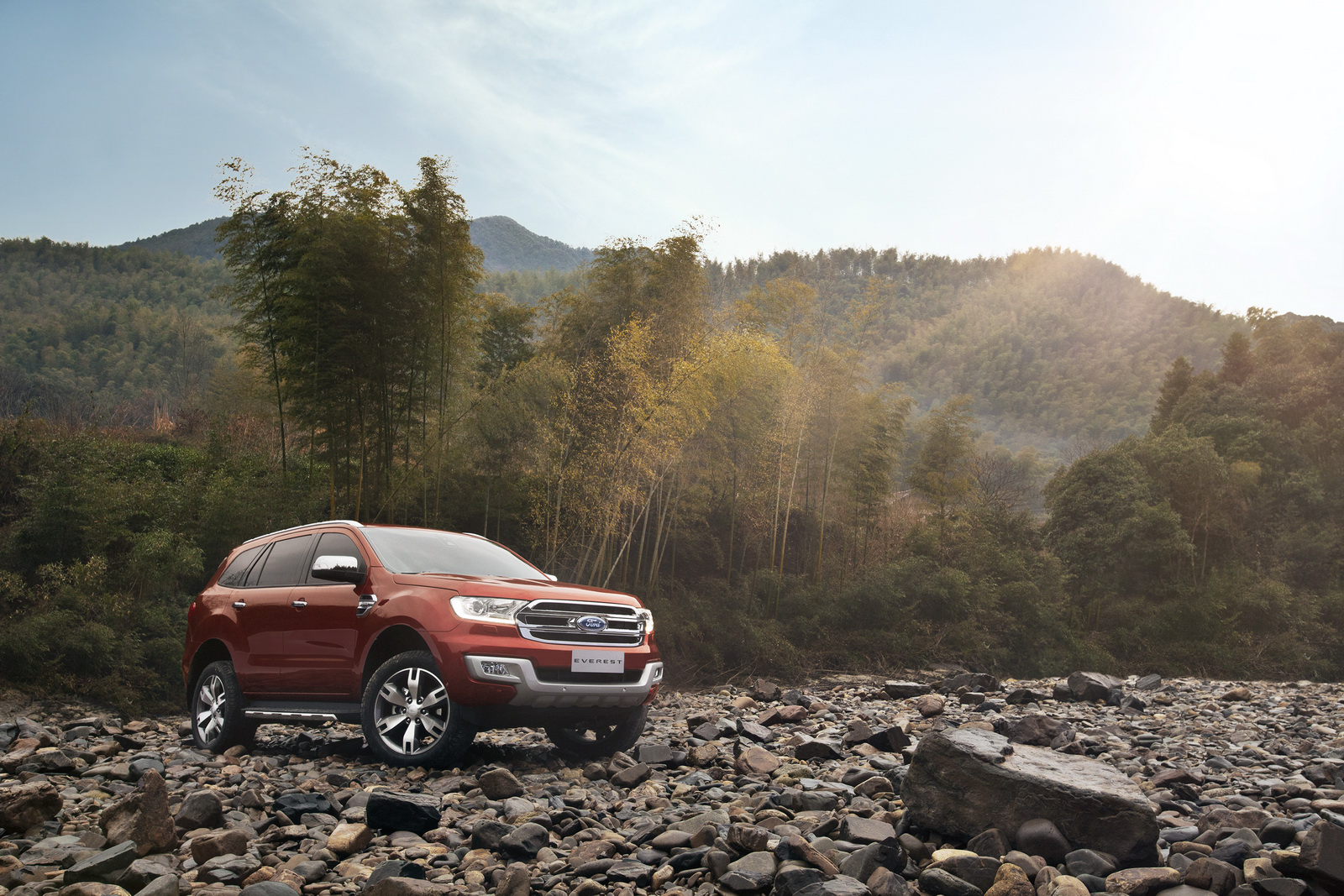 lansiran-ford-everest