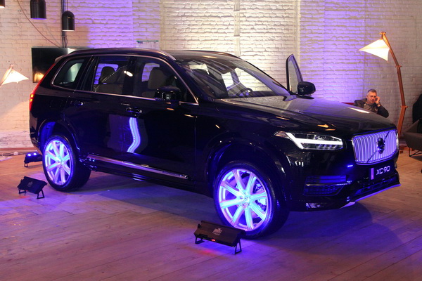 novi-volvo-xc90-debitovao-u-posebnom-ambijentu