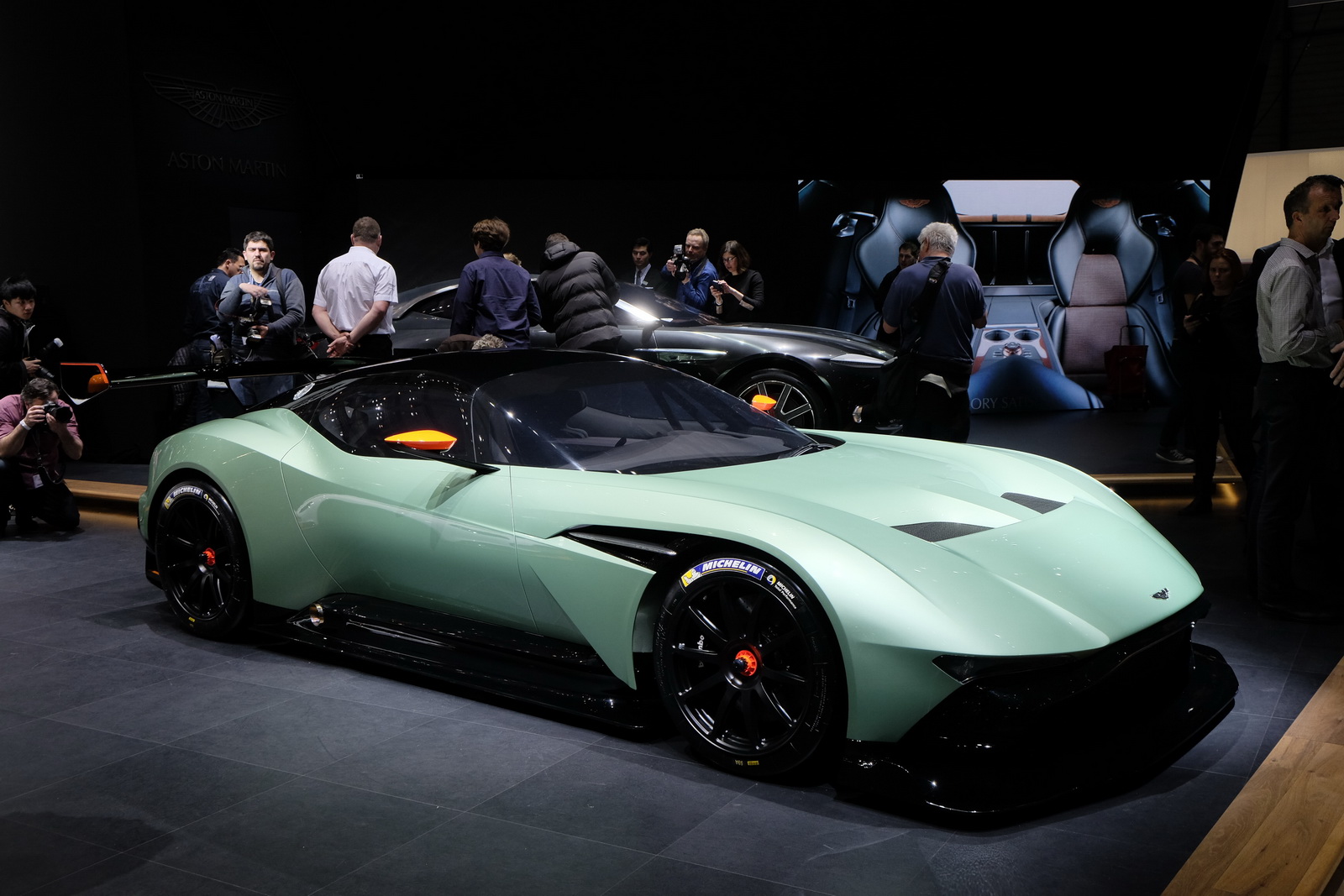 aston-martin-vulcan-galerija