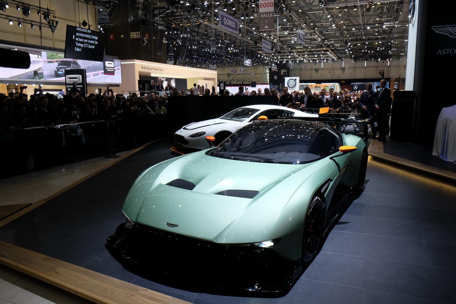 aston-martin-vulcan-galerija