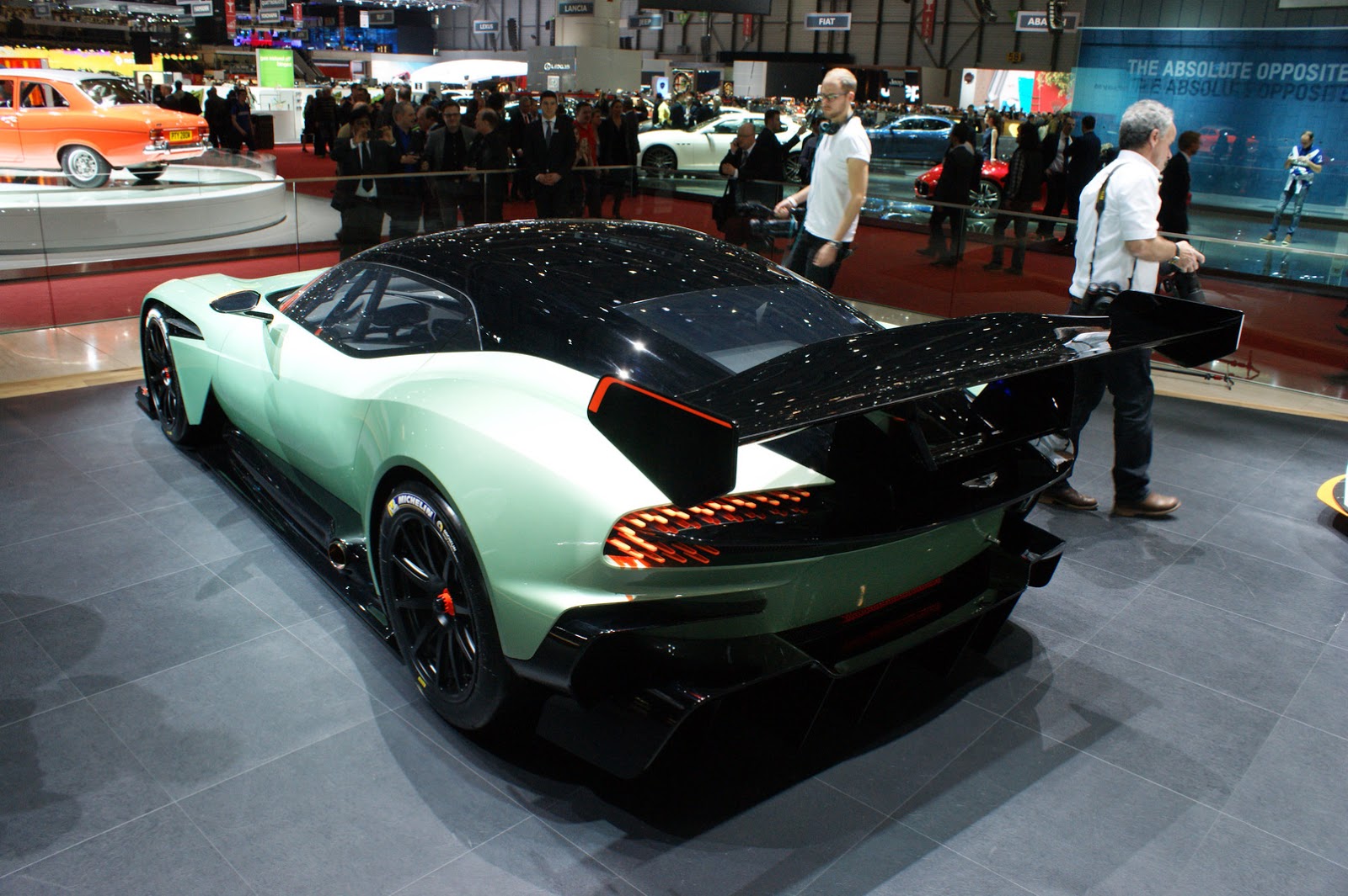 aston-martin-vulcan-galerija