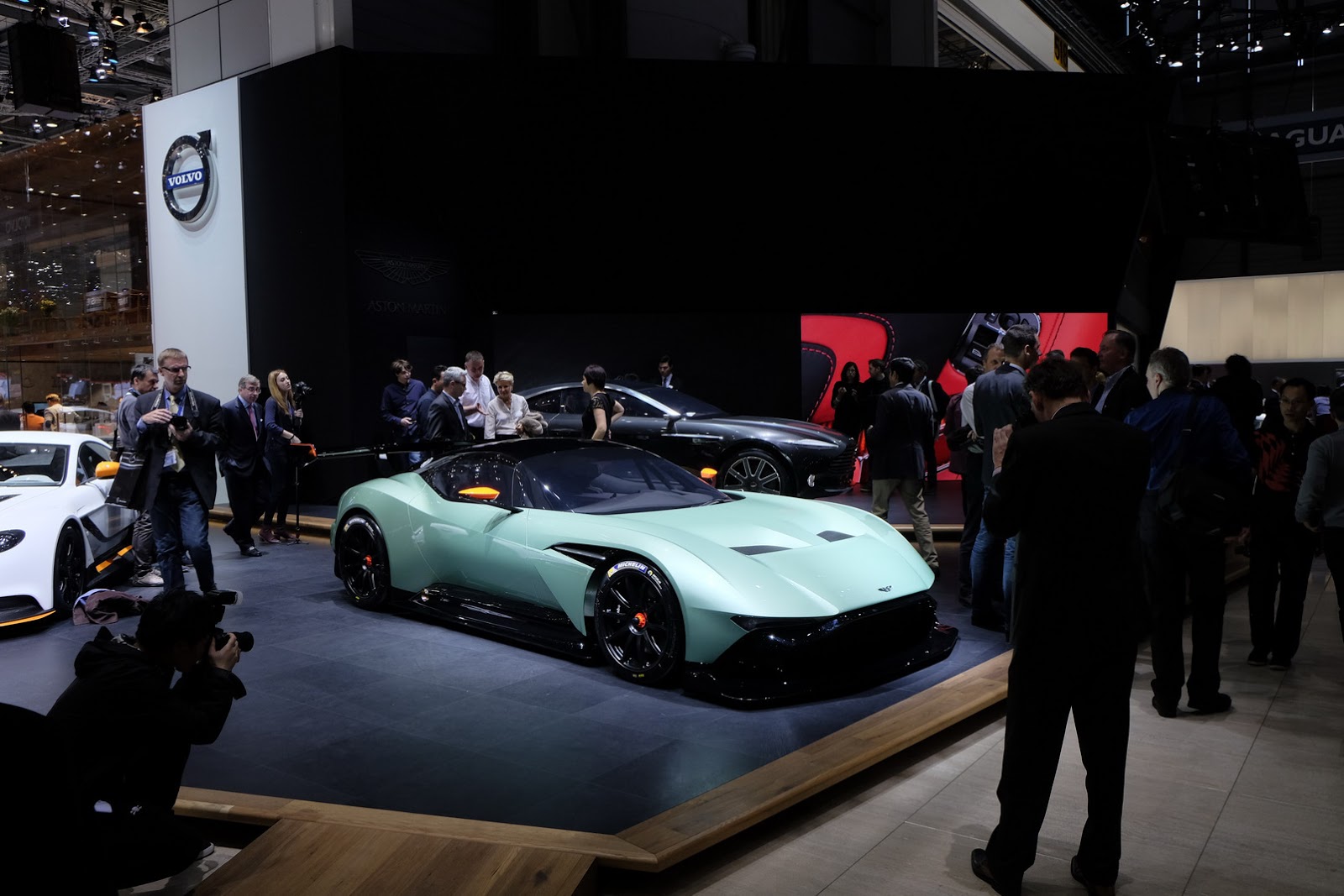 aston-martin-vulcan-galerija