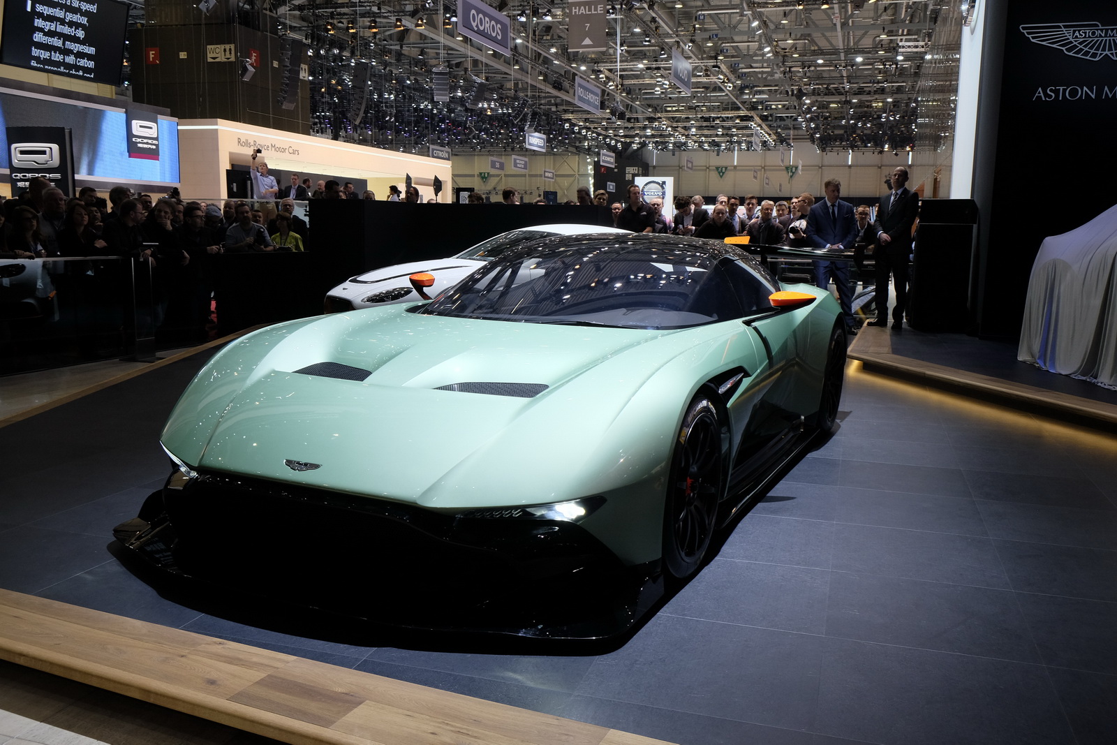 aston-martin-vulcan-galerija