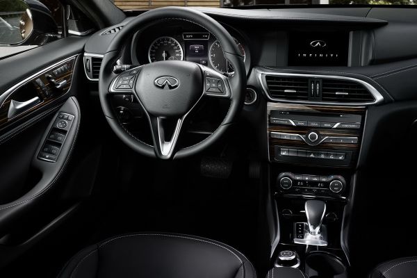 poredjenje-infiniti-q30-i-mercedes-a-klasa