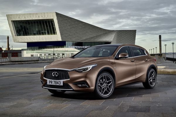 poredjenje-infiniti-q30-i-mercedes-a-klasa