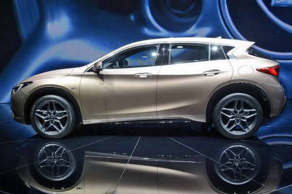 poredjenje-infiniti-q30-i-mercedes-a-klasa