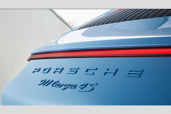 porsche-exclusive-911-targa-4s-design-edition