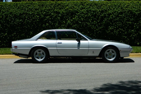 ferrari-400i-koji-svakoga-moze-ostaviti-u-prasini