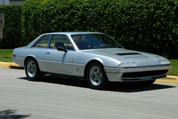 ferrari-400i-koji-svakoga-moze-ostaviti-u-prasini