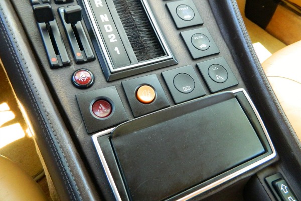 ferrari-400i-koji-svakoga-moze-ostaviti-u-prasini