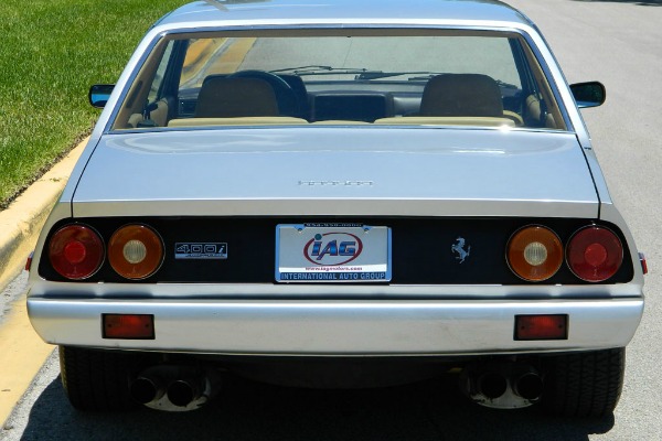 ferrari-400i-koji-svakoga-moze-ostaviti-u-prasini