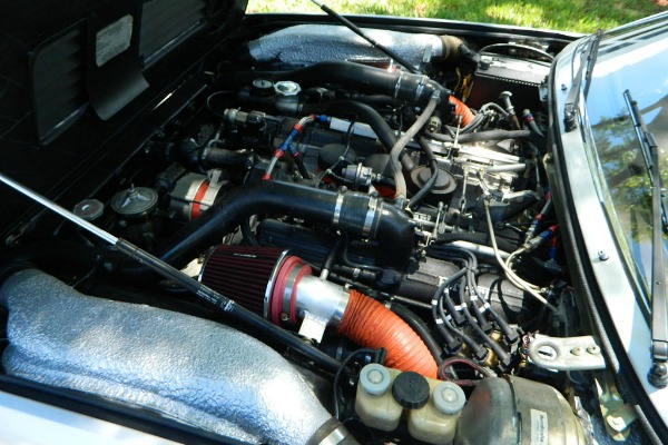ferrari-400i-koji-svakoga-moze-ostaviti-u-prasini