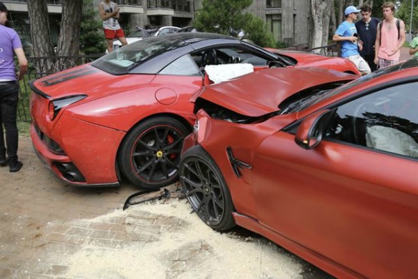 bmw-m4-sklonio-sa-puta-model-ferrari-california