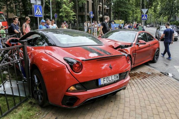 bmw-m4-sklonio-sa-puta-model-ferrari-california