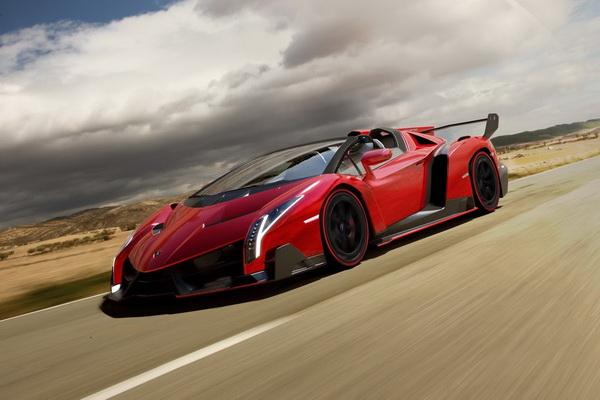 ultra-retki-veneno-roadster-na-prodaju