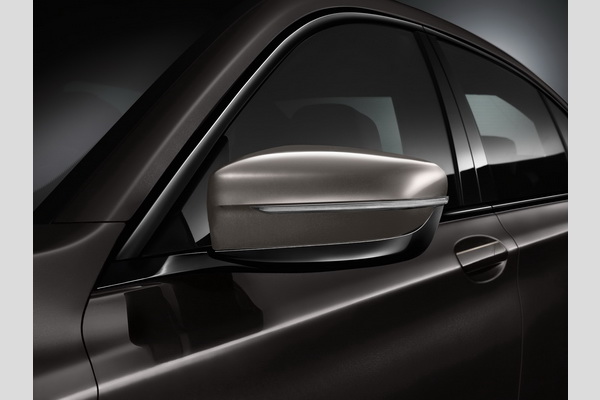 novi-bmw-m760li