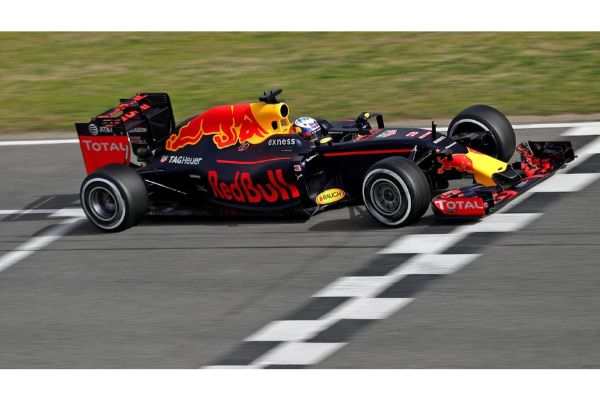 sezona-formule-1-za-2016-zvanicno-je-otpocela-za-red-bull-racing-tag-heuer-tim