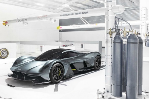 stigao-je-novi-aston-martin-am-rb-001