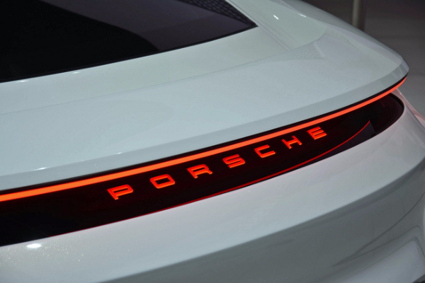 porsche-testira-mocni-elektro-model