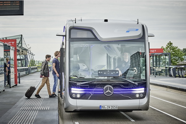 mercedesov-autobus-buducnosti