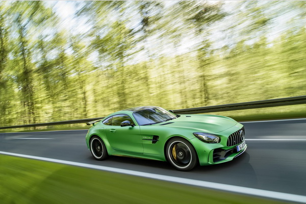 novi-mercedes-amg-gt-r