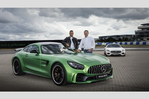 novi-mercedes-amg-gt-r