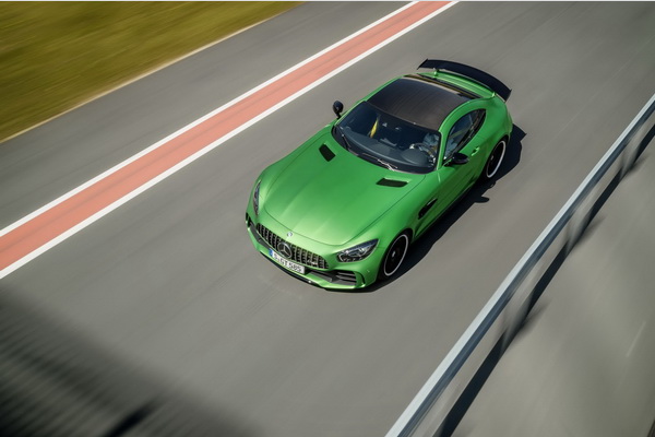 novi-mercedes-amg-gt-r