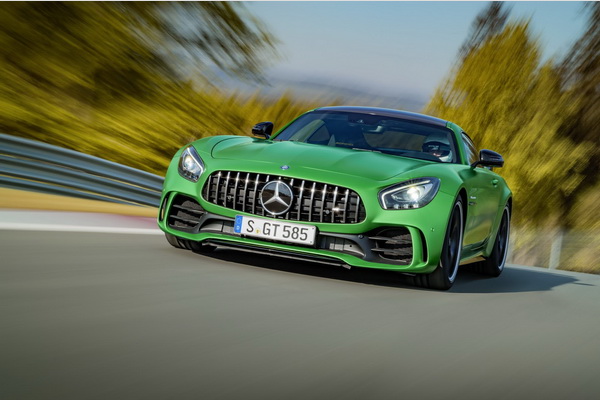 novi-mercedes-amg-gt-r