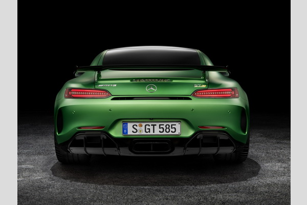 novi-mercedes-amg-gt-r