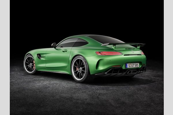 novi-mercedes-amg-gt-r