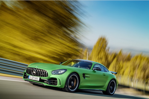 novi-mercedes-amg-gt-r