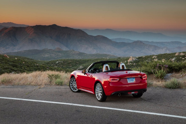 kulturnija-verzija-miate-2017-fiat-124-spider