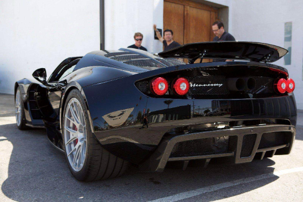 stiven-tajler-prodaje-svoj-hennessey-venom-gt-spyder