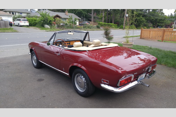 Zelite-stari-fiat-124-spider