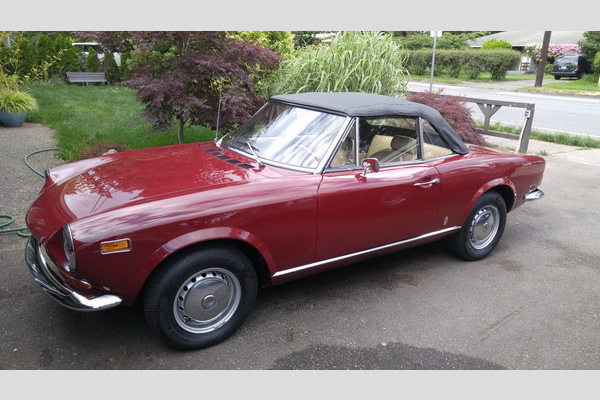 Zelite-stari-fiat-124-spider