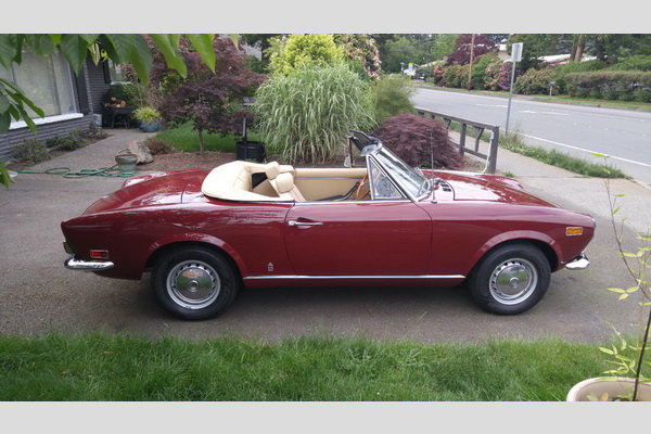 Zelite-stari-fiat-124-spider