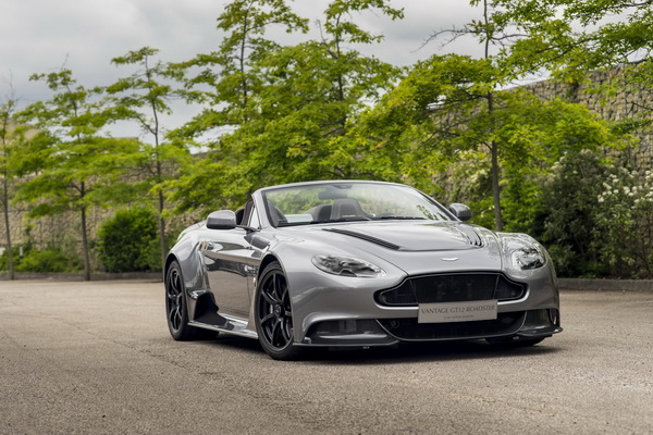 aston-martin-predstavio-vantage-gt12-roadster