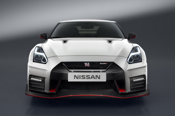 debitovao-2017-nissan-gt-r-nismo