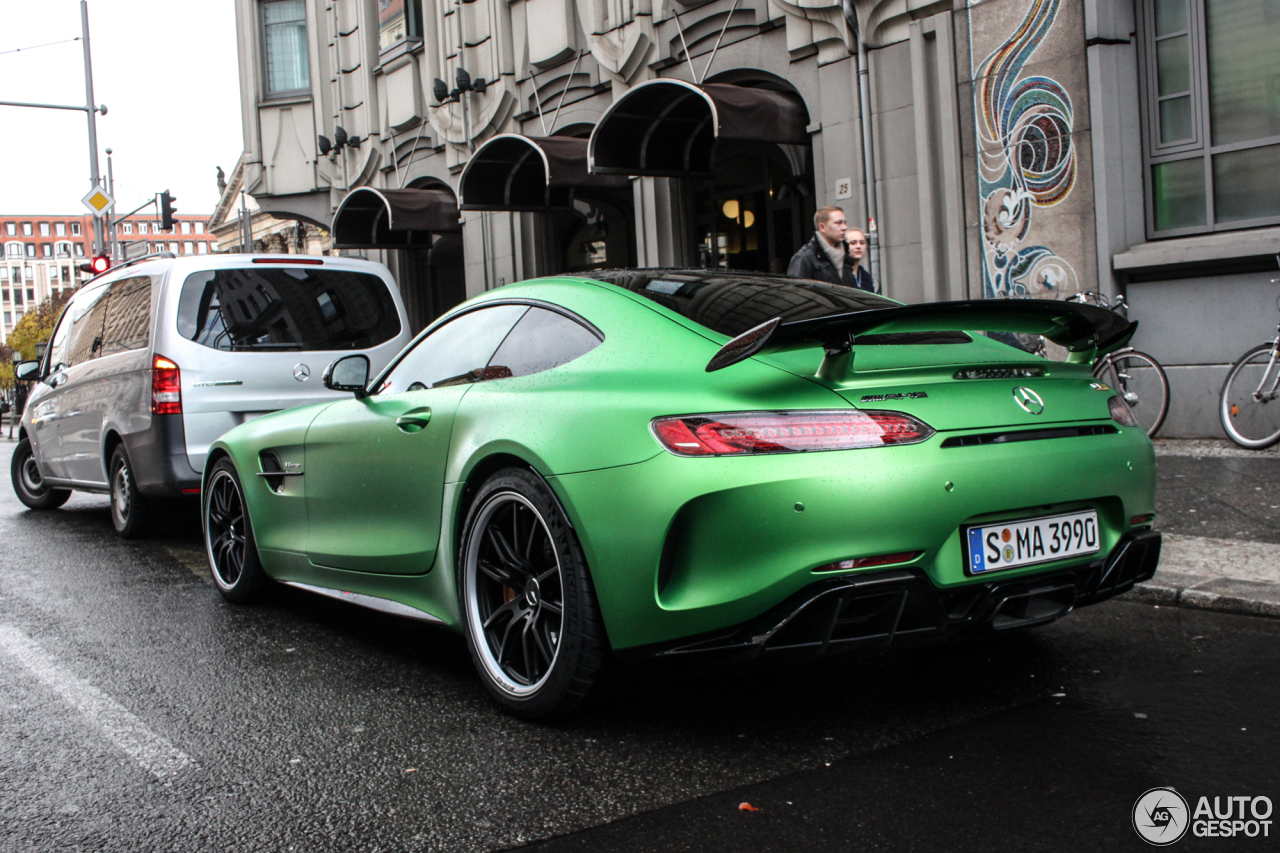 beast-of-green-hell-je-uhvacena-kako-luta-ulicama-berlina