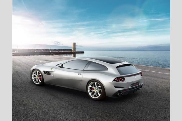 novi-ferrari-gtc4-lusso-t