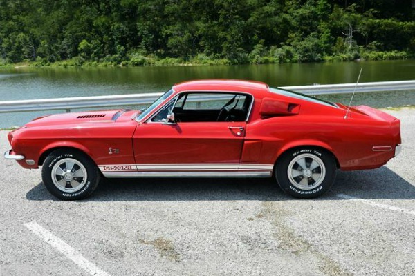 originalni-kralj-druma-1968-shelby-gt500kr