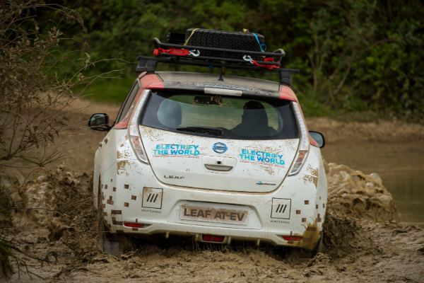 leaf-all-terrain-elektricni-reli-automobil