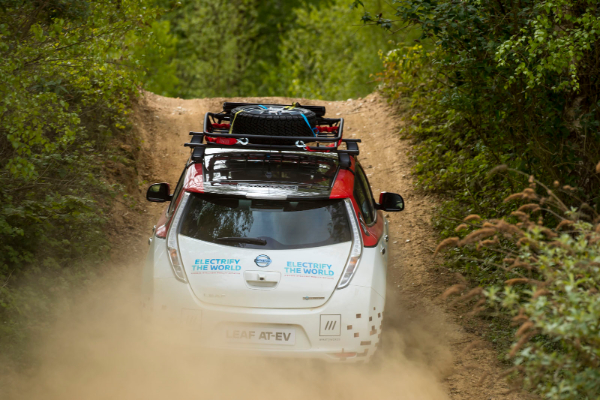 leaf-all-terrain-elektricni-reli-automobil