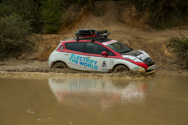 leaf-all-terrain-elektricni-reli-automobil