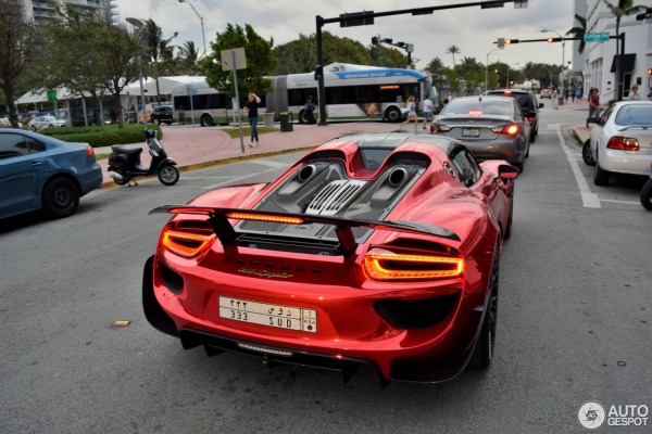 porsche-918-spyder-za-kojim-se-svako-okrece