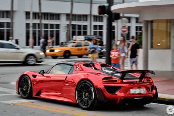 porsche-918-spyder-za-kojim-se-svako-okrece