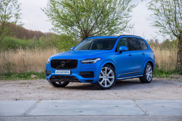 volvo-xc90-dobija-savrsenui-nijansu-plave